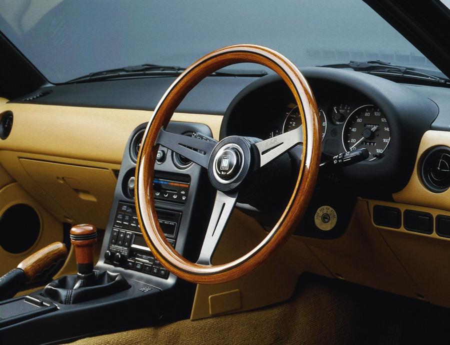 Панель приборов Eunos Roadster V Special (NA6CE) 1990 года  (фото 4 из 7)